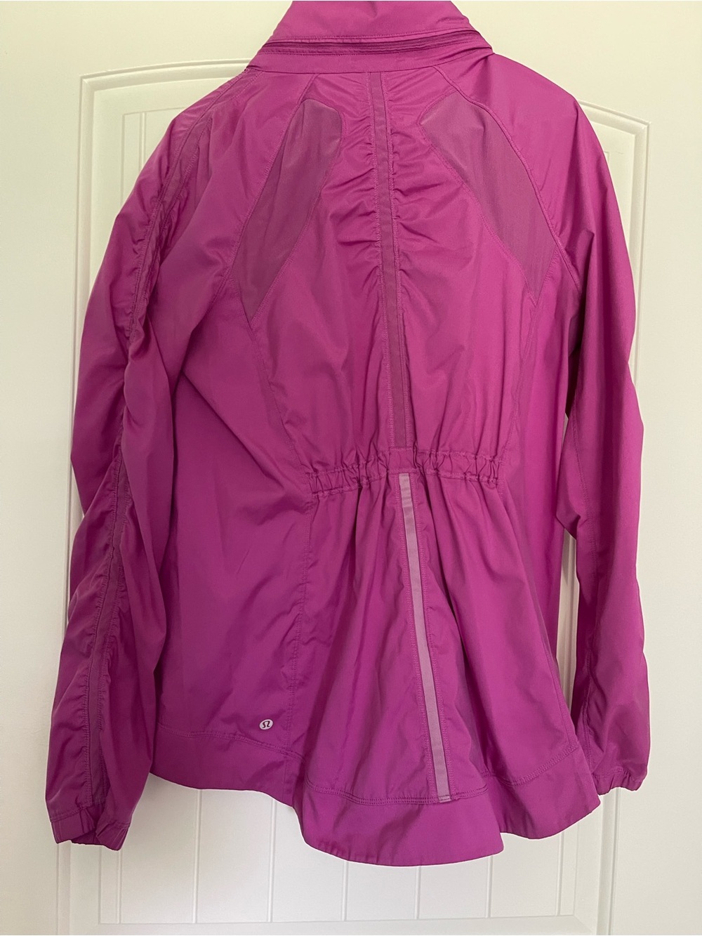 Lightweight Lululemon Women's Hooded Running Jacket in Ultra Violet - Picture 12 of 13